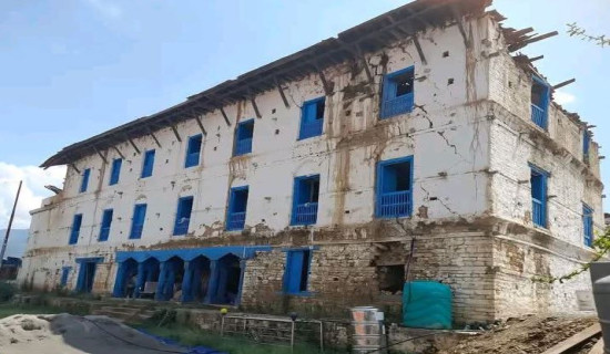 Earthquake-damaged Seto Durbar starts to crumble